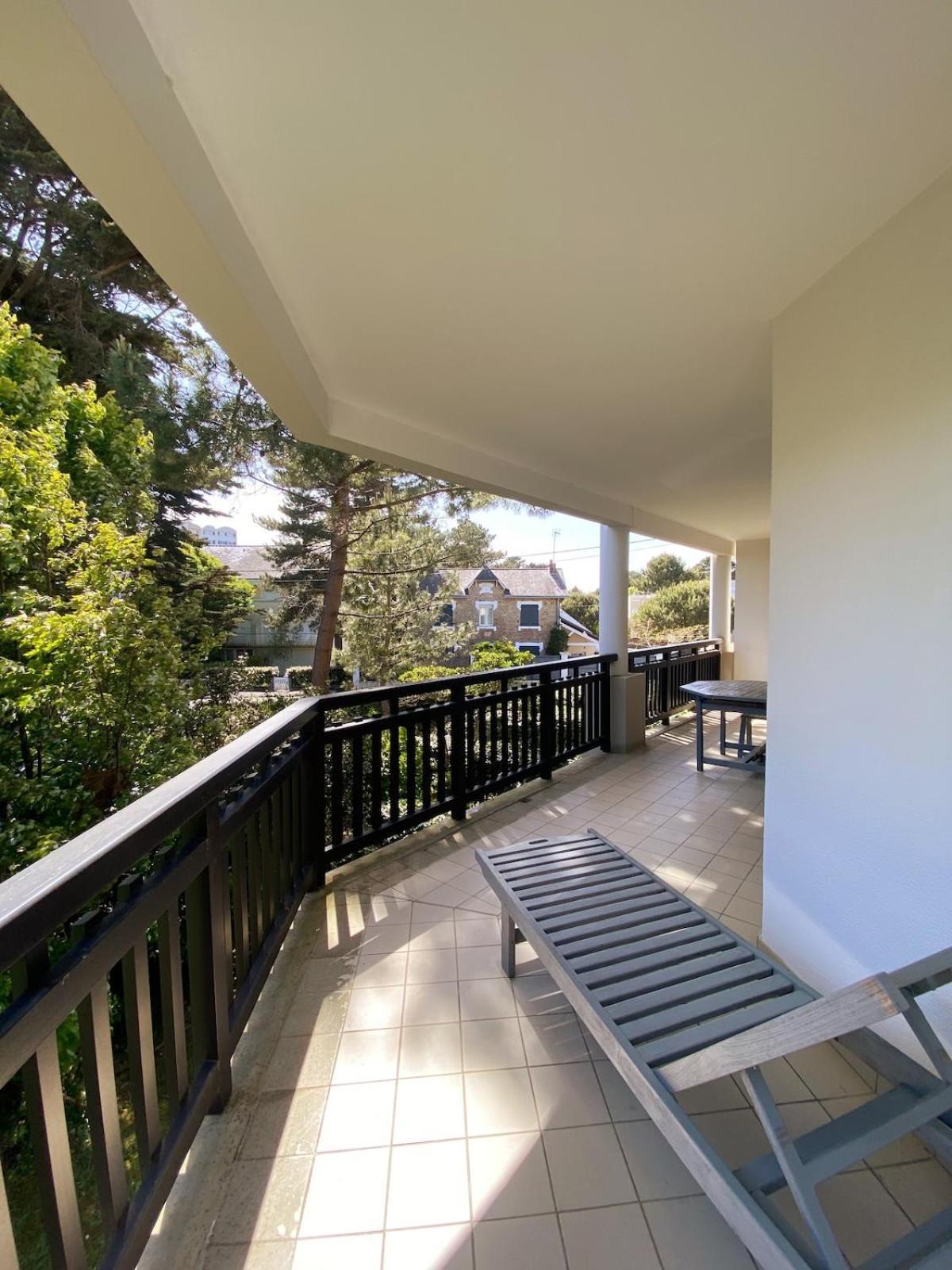 Appartement Duplex Ensoleille Avec Terrasse, A 300m De La *